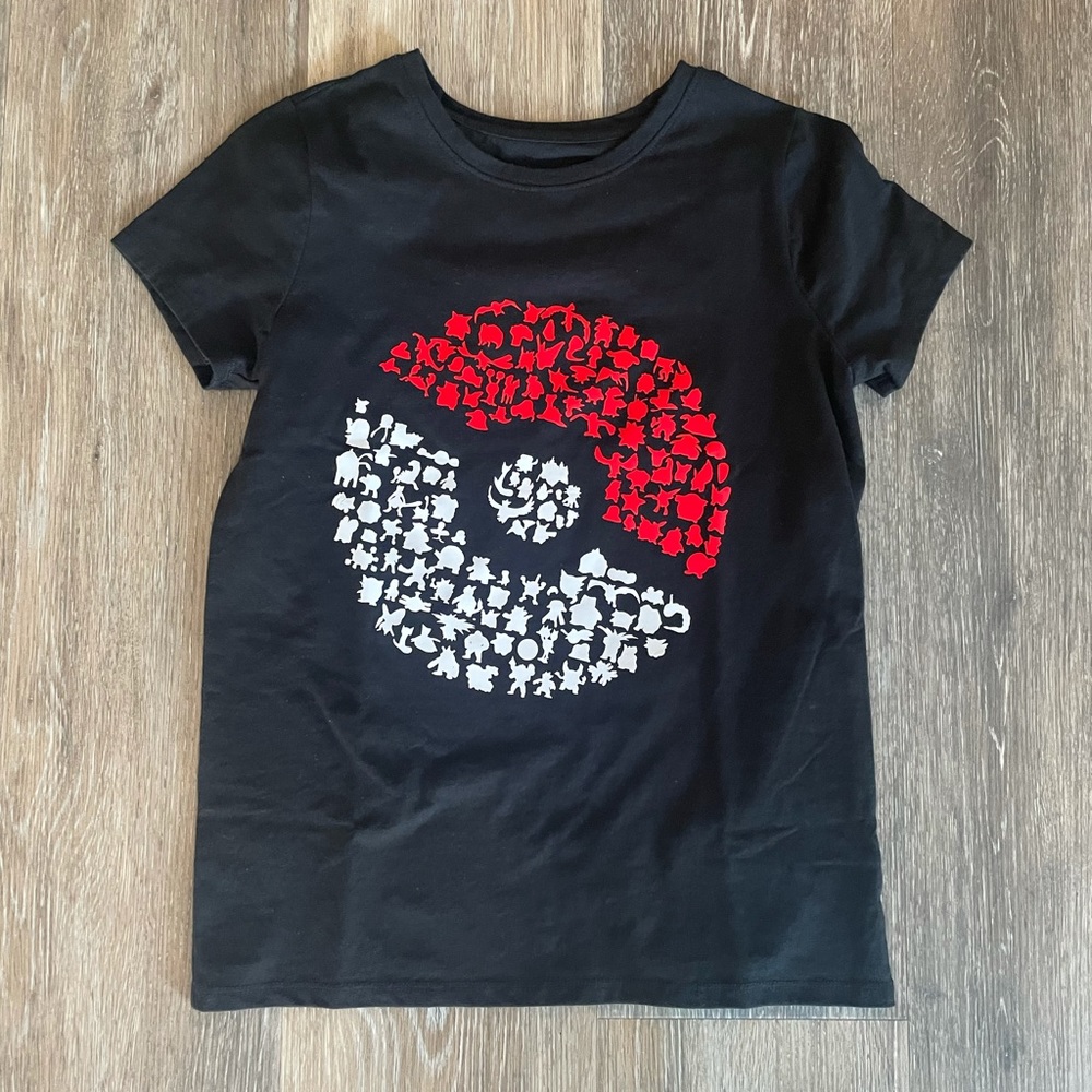 Black Pokémon ball t-shirt - Girls L